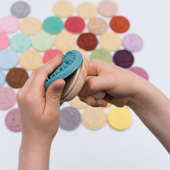 NWOT! We Might Be Tiny Colorful Kids Cookie Baking & Craft Animal Stamps - Picture 10 of 16